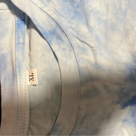 Truly Hard Seltzer crop top - Picture 2 of 2